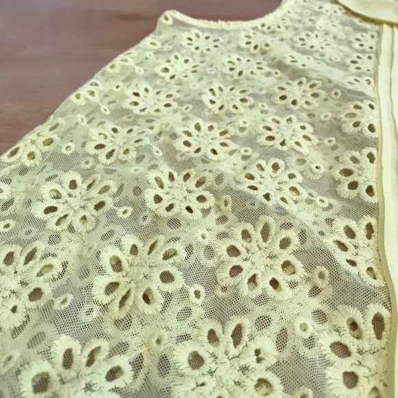 Yellow Eyelet Peter Pan Collar Sleeveless Blouse - Picture 7 of 7